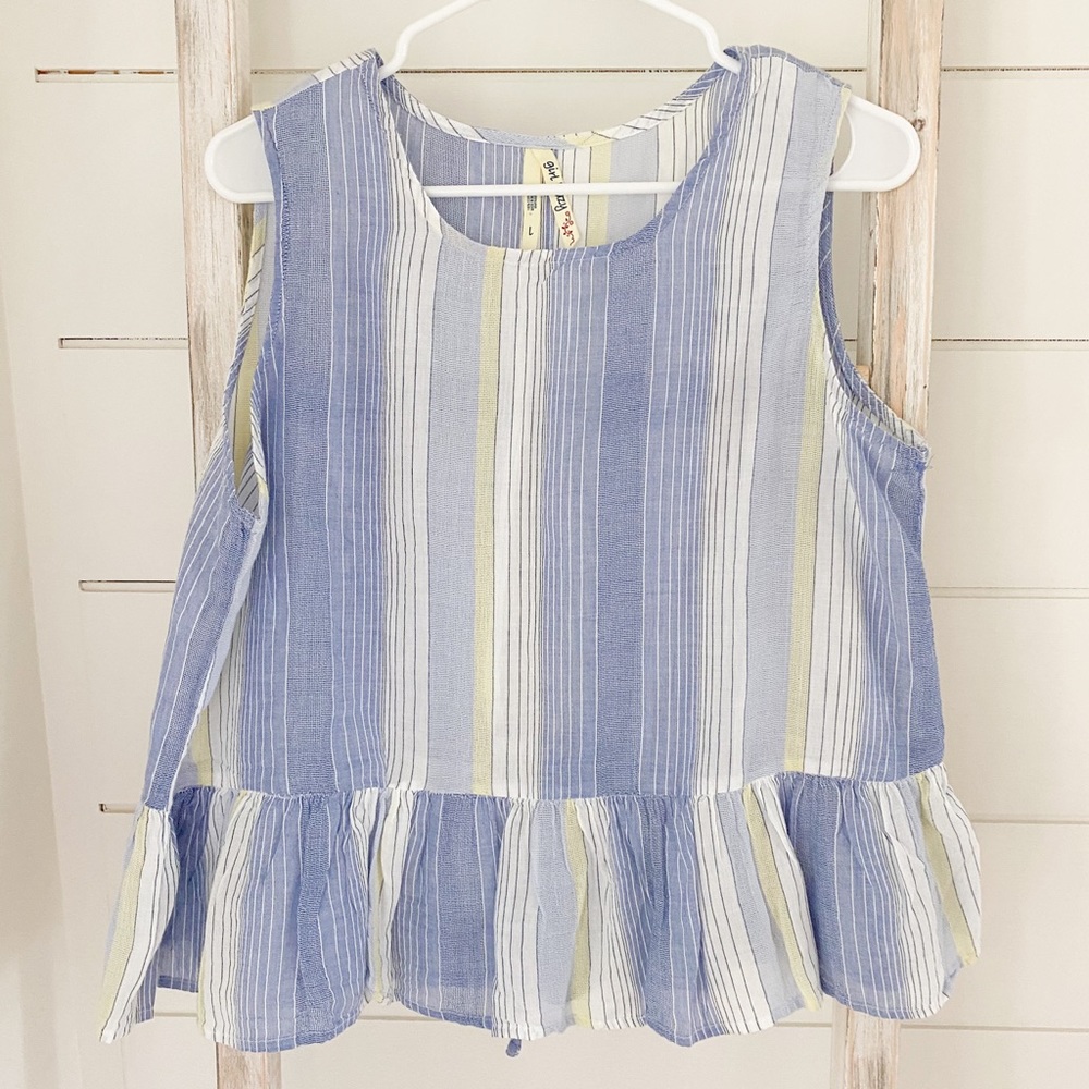 Sleeveless, cropped top with peplum bottom.